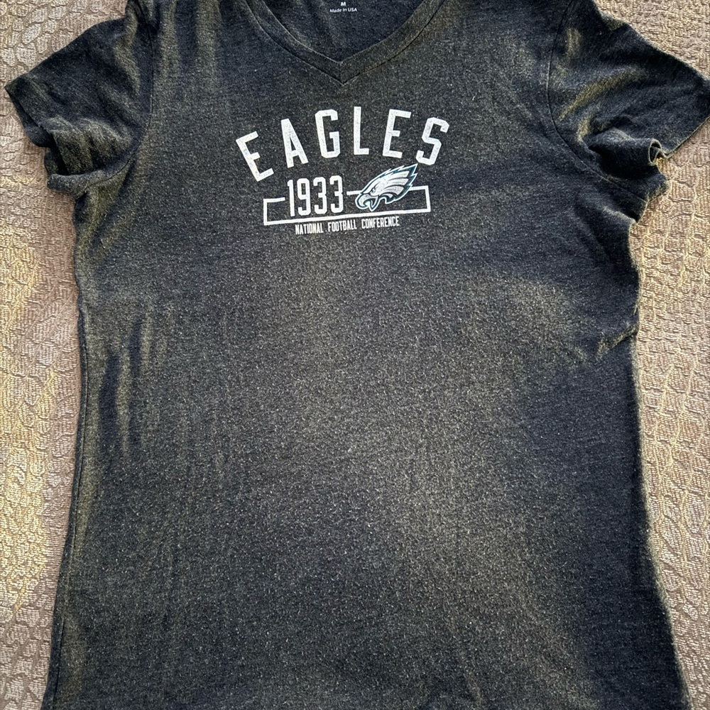 Eagles Dark Gray V-Neck Tee Shirt Size Medium